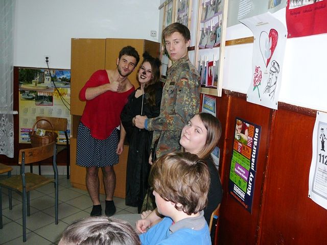 Spektakt Czerwony Kapturek licealistów z Pruszkowa 1